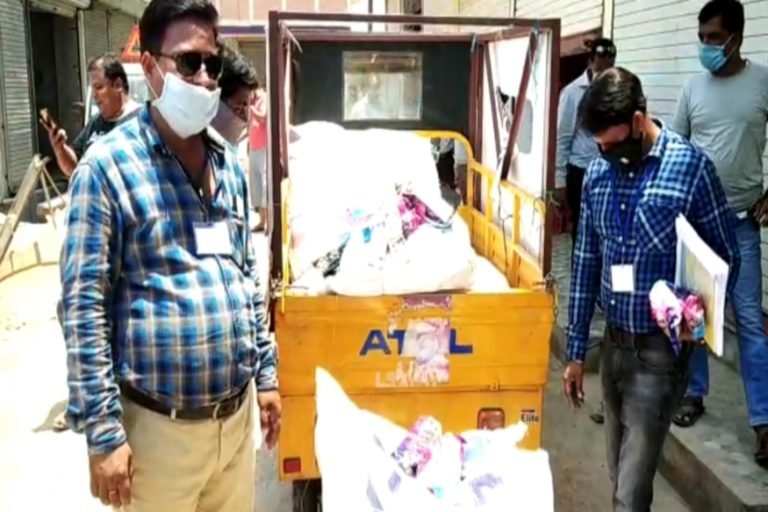 मुंगेली में दुकान के गोदाम से 30 लाख का गुटखा जब्त, ज्यादा कीमत पर बेचने चाहता था व्यापारी, lock down effect crime news 30 lakhs gutka seized from store warehouse in Mungeli businessman wanted to sell at higher price | mungeli – News in Hindi