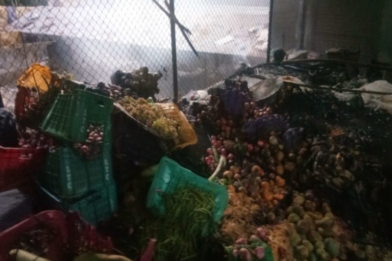 किरंदुल मेन मार्केट में लगी आग, 7 दुकानें जलकर खाक, झुलसने से 73 साल के बुजुर्ग की मौत, Fire at Kirandul Main Market 7 shops burnt 73 year old man burned to death | dantewada – News in Hindi