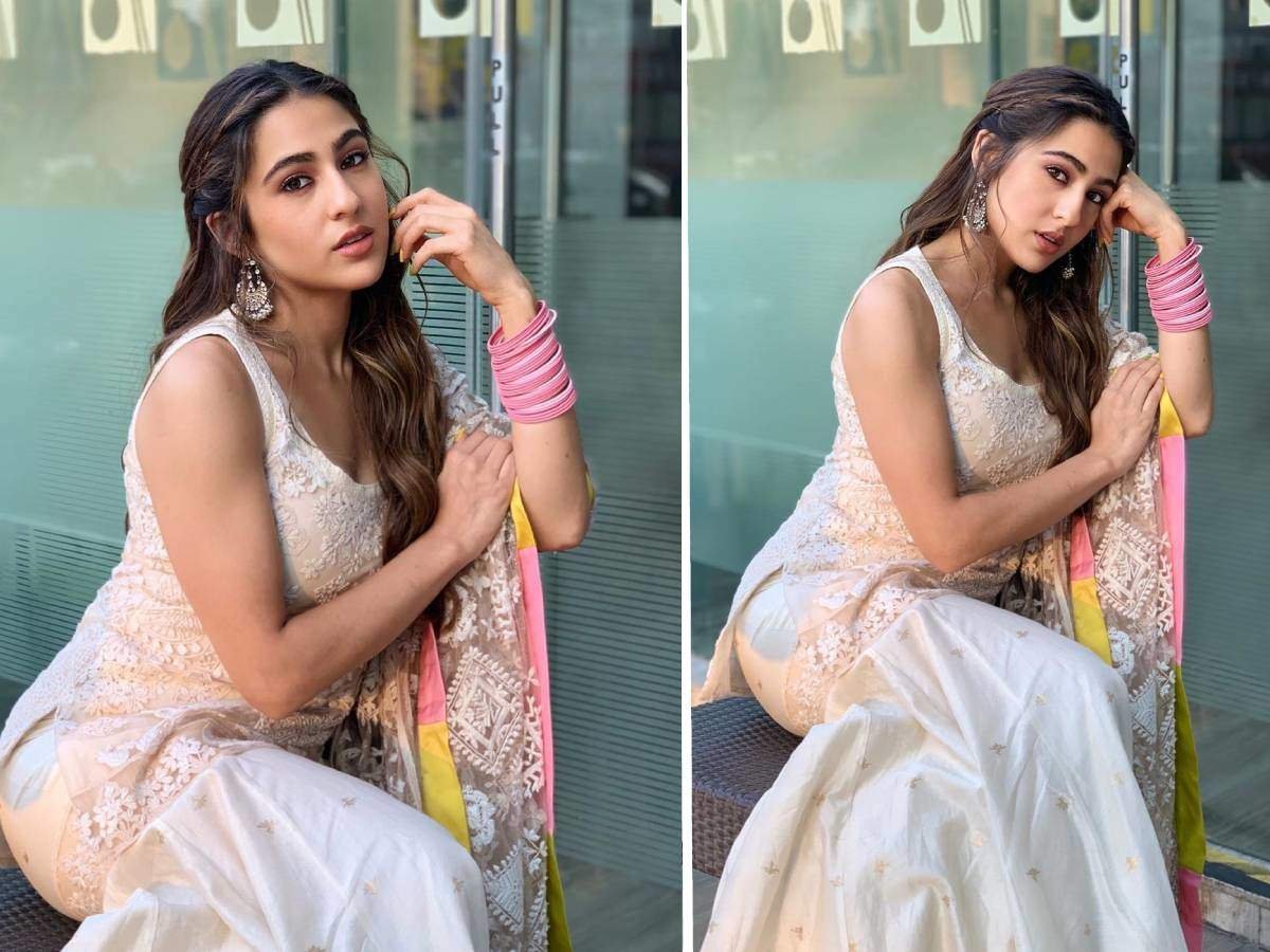एथिनिक लुक के साथ पहनना नहीं भूलती चूड़ियां एथिनिक लुक के साथ पहनना नहीं भूलती चूड़ियां