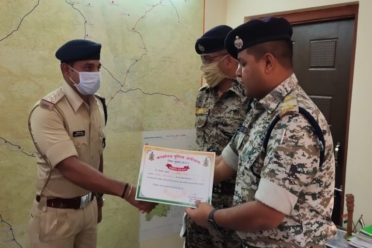 कोरोना काल में जवानों की हौसला अफजाई, सुकमा में अब हर महीने मिलेगा सम्मान, Encouragement of soldiers in Corona virus time jawans honoured every month sukma | sukma – News in Hindi