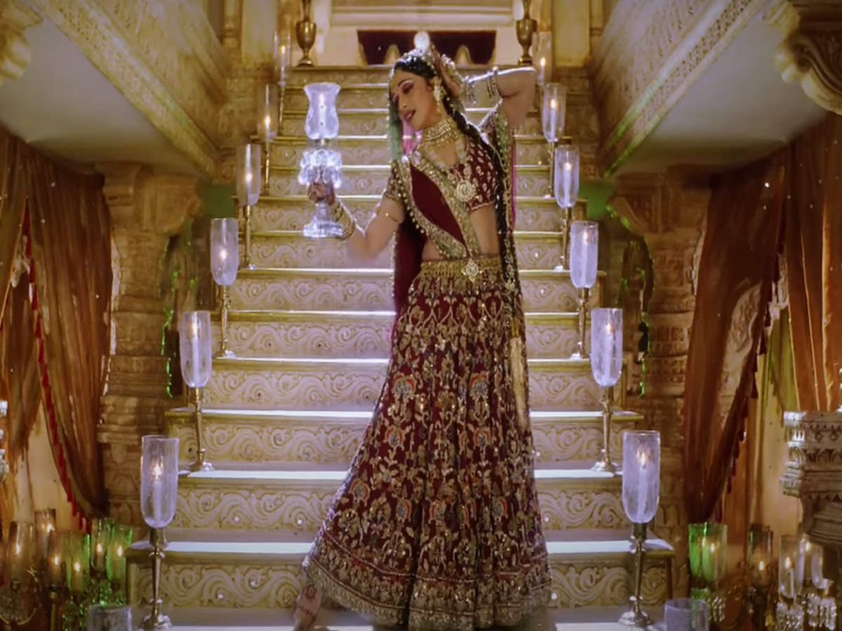 जब कपड़े बन गए परेशानी जब कपड़े बन गए परेशानी