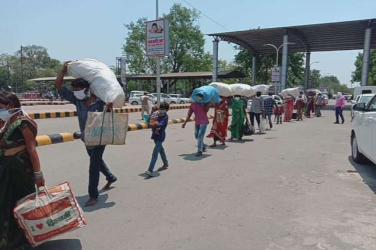झारखंड के प्रवासी मजदूरों को बड़ी राहत, घर जाने अब छत्तीसगढ़ से मिलेंगी 5 सीधी बसें,Big decision 5 straight buses for migrant laborers of Jharkhand from Chhattisgarh for home | raipur – News in Hindi
