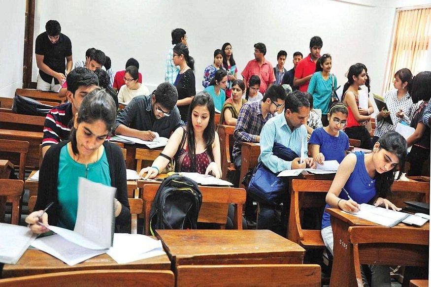 1589800877_du-student.jpg