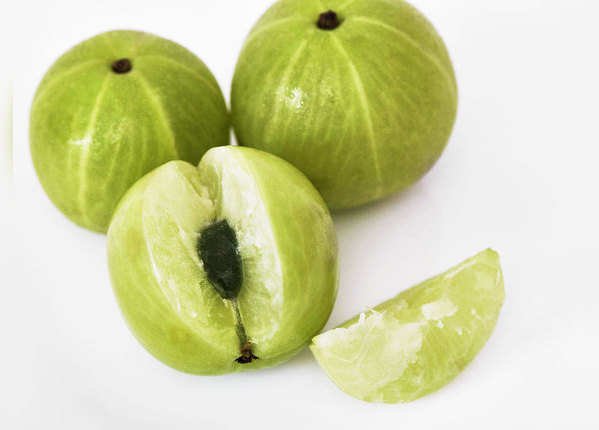 स्वस्थ रहने के लिए खाएं आंवला