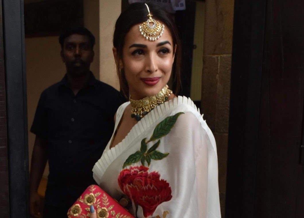 एक लाख से ज्यादा थी साड़ी की कीमत एक लाख से ज्यादा थी साड़ी की कीमत