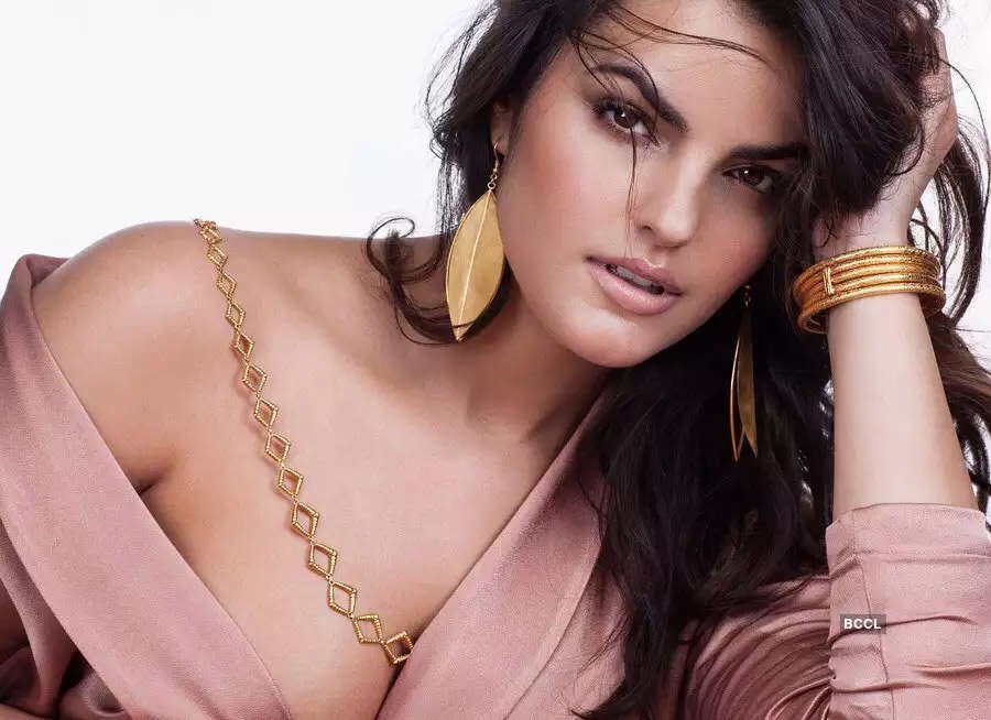 मॉडलिंग ऐजेंसी ने जताई आपत्ति