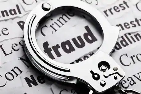 रायपुर: पुलिस जवानों ने अपने ही साथी को बनाया शिकार, ठग लिए 12 लाख, FIR दर्ज रायपुर: पुलिस जवानों ने अपने ही साथी को बनाया शिकार, ठग लिए 12 लाख, FIR दर्ज