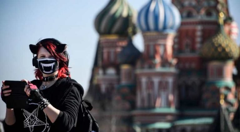 Russia nears 300,000 coronavirus cases, reports 115 deaths in 24 hours | कोरोना के आगे रूस बेबस, 24 घंटों में आए 9,263 मामले, 115 मौतें