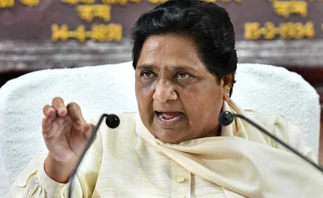 पर्दे के पीछे की राजनीति : कांग्रेस पर क्यों बरस रही हैं मायावती, बीते साल फरवरी में ऐसा क्या हुआ था