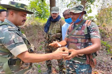 खाना पकाने के बर्तन में नक्सलियों ने प्लांट किया था IED बम, बाल-बाल बचे CRPF जवान