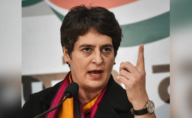 ऐसा लगता है कि व्यवस्था ने श्रमिकों को त्याग दिया है : प्रियंका गांधी