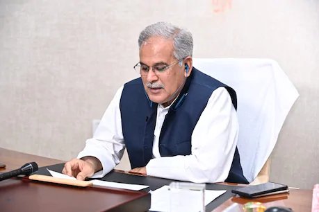 रायपुर: CM भूपेश बघेल ने लिखा केंद्रीय रेल मंत्री को पत्र, श्रमिकों की वापसी के लिए मांगी 28 ट्रेनें रायपुर: CM भूपेश बघेल ने लिखा केंद्रीय रेल मंत्री को पत्र, श्रमिकों की वापसी के लिए मांगी 28 ट्रेनें