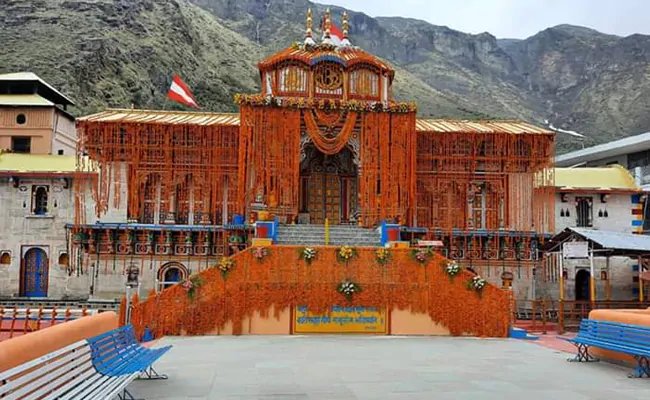 बद्रीनाथ धाम के कपाट शुक्रवार सुबह 3 बजे से खोल दिए जाएंगे, कोरोना के कारण केवल पुरोहित और प्रशासक ही अभी कर सकेंगे पूजा