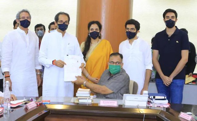 उद्धव ठाकरे ने घोषित की संपत्ति- इतने करोड़ के हैं मालिक लेकिन उनके पास नहीं है कोई कार