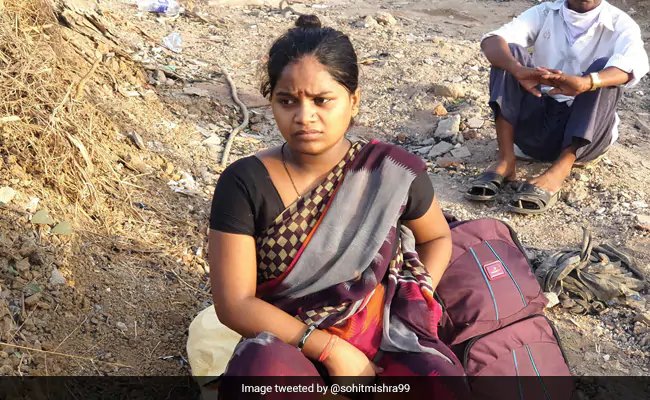 लॉकडाउन के बीच सात महीने की प्रेग्नेंट महिला गांव पहुंचने के लिए पैदल निकली सैकड़ों KM के सफर पर