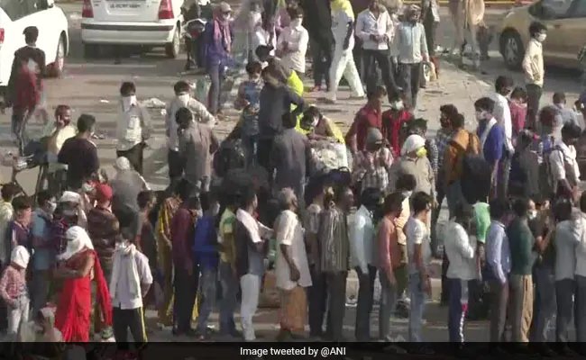 दिल्ली-UP बॉर्डर को प्रवासियों मजदूरों से कराया गया खाली, स्क्रीनिंग के बाद बस या ट्रेन से भेजा जाएगा घर