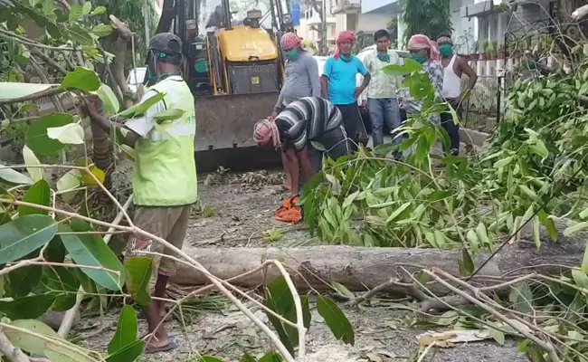 पश्चिम बंगाल: विरोध प्रदर्शन की वजह से नहीं हो पा रहा है कि चक्रवात प्रभावित इलाकों में मरम्मत का काम