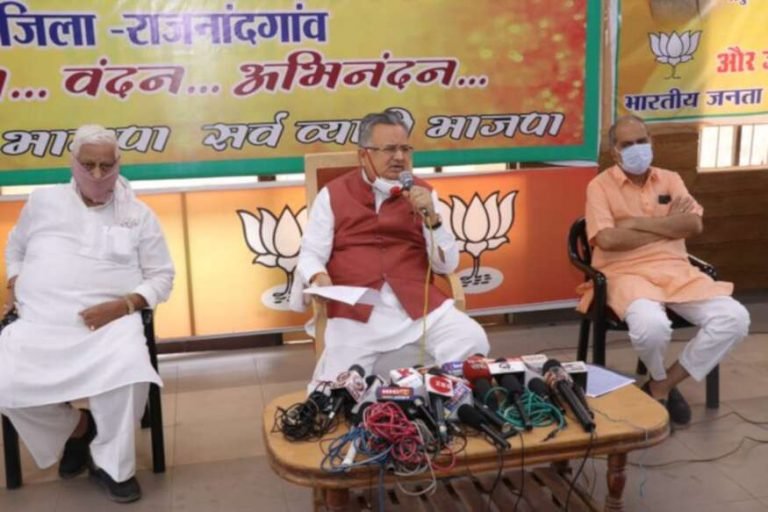 कोरोना काल में जुबानी जंग, छत्तीसगढ़ के चाउर वाले बाबा रमण सिंह बोले- पूरी तरह फेल हो गई कांग्रेस | politics in covid 19 epidemic former cm dr raman singh said bhupesh baghel congress failed in corona care update | raipur – News in Hindi