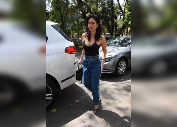 करीना ने चुनी बैगी जींस