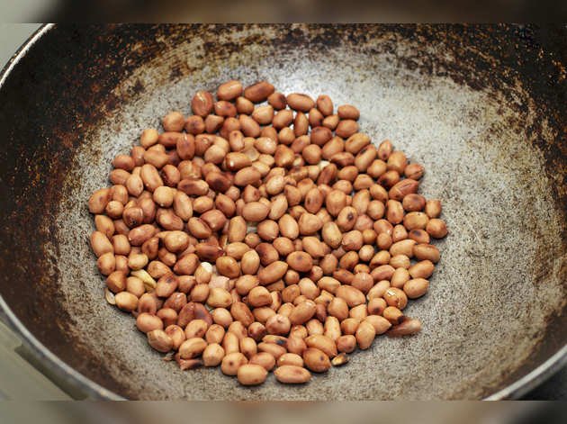 Weight Loss: मोटापे से नहीं बढ़ेगा वजन, अगर रोज खाएंगे दो मुठ्ठी मूंगफली