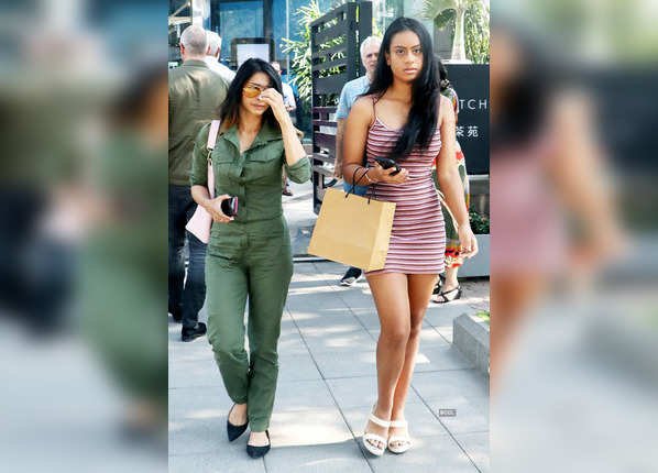 बॉडी फिट ड्रेसेस