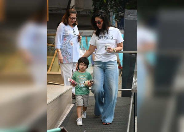 कॉटन शॉर्ट्स और राउंड नेक टी-शर्ट