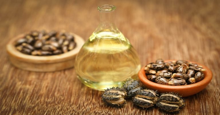 castor oil benefits for hair: झड़ते-टूटते बालों को 7 दिनों में मोटा-घना और लंबा कर देगा अरंडी का तेल, जानें लगाने की विधि – top 3 ways to use castor arandi oil for dandruff hair growth and hair loss