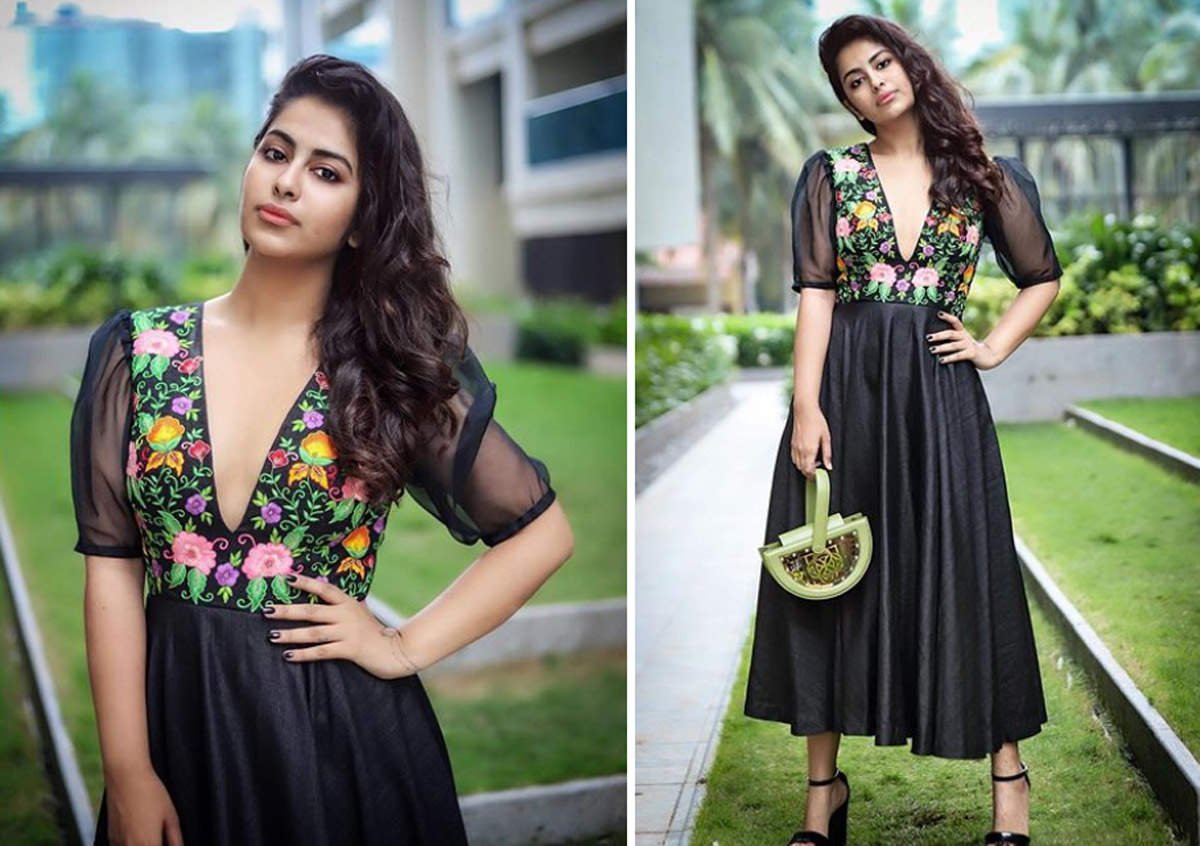 प्लंजिंग नेकलाइन