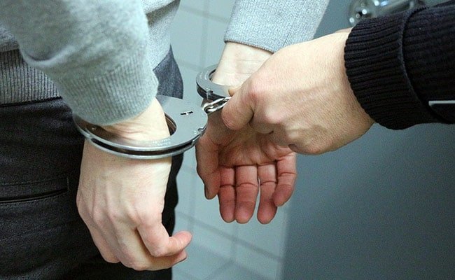 1kui2f8o_arrest-generic_625x300_22_August_18.jpg