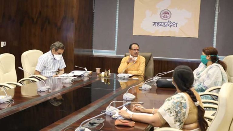 अधिकारी माइंडसेट बना लें, गरीब के अधिकार को मैं छिनने नहीं दूंगा