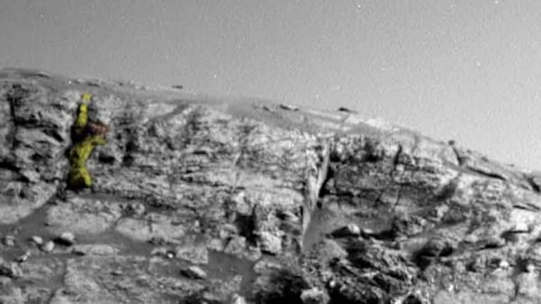 Alien Warrior Figure spotted on Mars in NASA image by UFO hunter| नासा से आई मंगल ग्रह की तस्वीर में दिखाई दी ‘एलियन’ योद्धा की आकृति