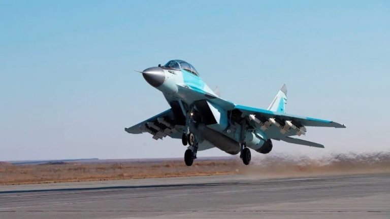 Russian Mikoyan Gurevich MiG 29M M2 and MiG 35 fighters to get automated intelligent g limit control system | खतरनाक लड़ाकू विमानों में ये नई टेक्नोलॉजी लगा रहा रूस, दुश्मनों से निपटना होगा आसान