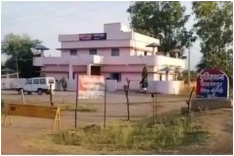 छत्तीसगढ़ः पुलिस का जवान कोरोना पॉजिटिव निकला तो सील हुआ थाना, 63 की हुई जांच छत्तीसगढ़ः पुलिस का जवान कोरोना पॉजिटिव निकला तो सील हुआ थाना, 63 की हुई जांच