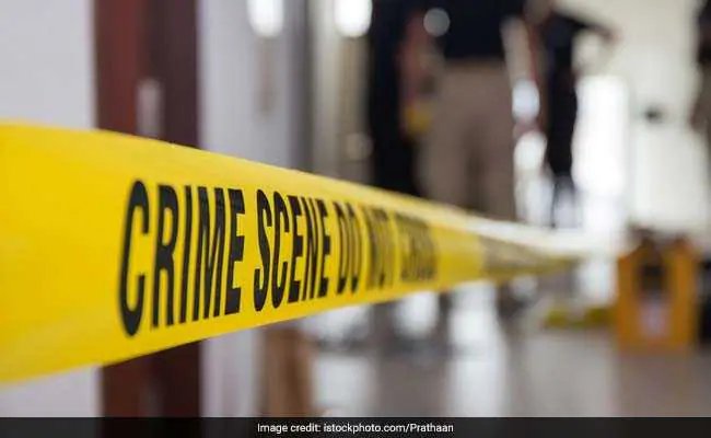 पड़ोसी से विवाद के चलते शख्स ने चौथी मंजिल से नीचे फेंके दो बच्चे, एक की मौत दूसरा गंभीर