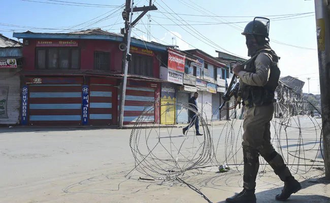 जम्मू-कश्मीर पुलिस का दावा, 1989 के बाद पहली बार त्राल में हिजबुल मुजाहिदीन का एक भी आतंकी नहीं