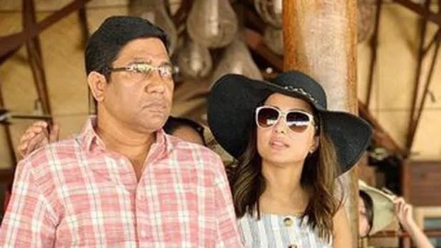 हिना खान ने फादर्स डे पर शेयर की फोटो, दिखा पापा-बेटी का स्वैग – Hina khan actress on fathers day shares photo says this social media tmov