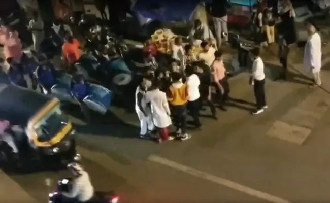 लॉकडाउन में बारात निकालना पड़ा भारी, दूल्हे समेत 9 बाराती हुए गिरफ्तार, देखें तस्वीर