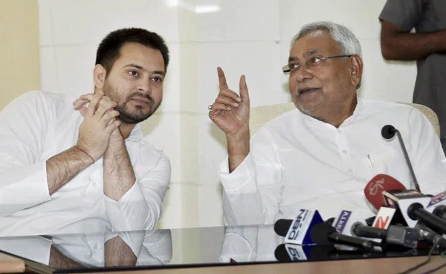 नीतीश बनाम तेजस्वी, अंकगणित और गठबंधन में नीतीश के पक्ष में मुकाबला क्यों दिख रहा ?