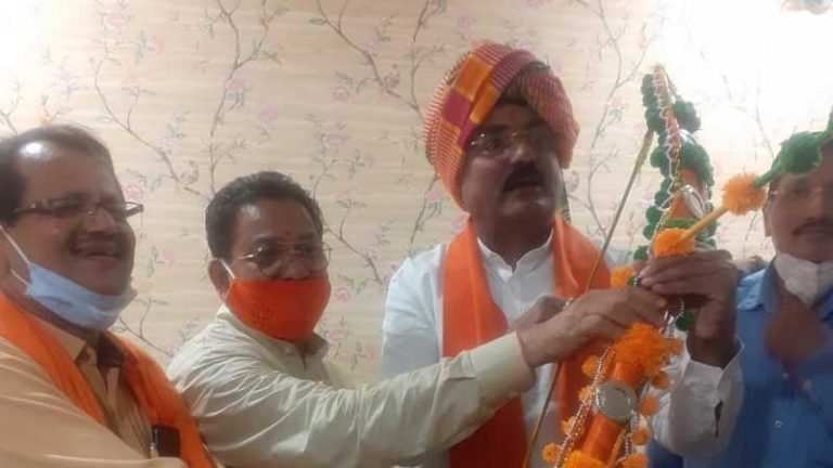 कृषि मंत्री से मंत्री श्री प्रेम सिंह पटेल ने सौजन्य भेंट की