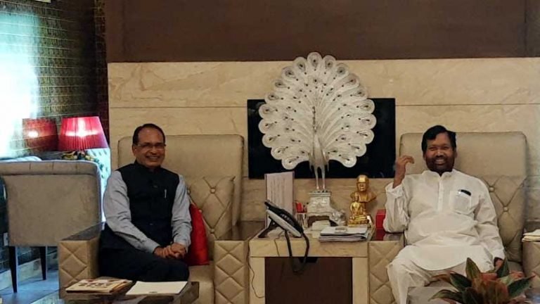 पिछले वर्ष का शेष 6.45 लाख मीट्रिक टन उपार्जित गेहूं शीघ्र केन्द्रीय पूल में लिया जाकर किसानों को इसका भुगतान शीघ्र किया जायेगा