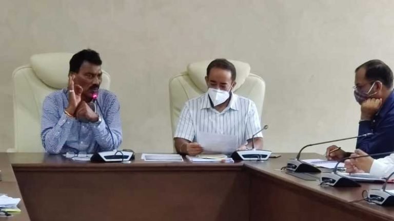 आदिवासी क्षेत्रों में प्राथमिकता से सिंचाई परियोजनाएं बनाएं