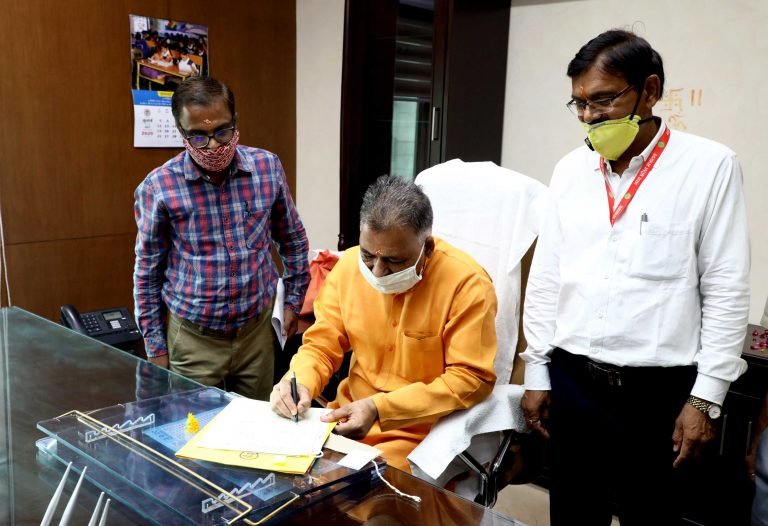 स्कूल शिक्षा राज्यमंत्री (स्वतंत्र प्रभार) श्री परमार ने किया पदभार ग्रहण