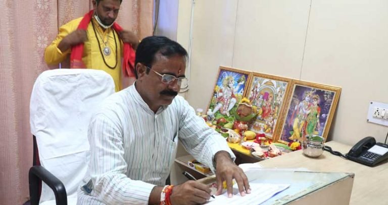 राज्यमंत्री श्री बृजेन्द्र सिंह यादव ने कार्यभार ग्रहण किया