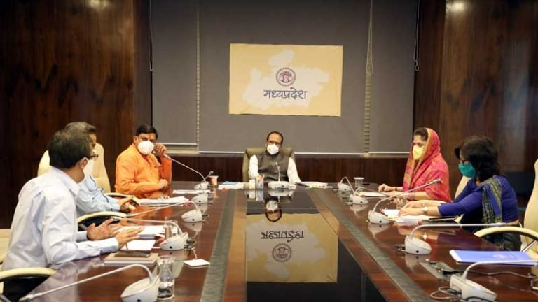 अंतिम वर्ष की विश्वविद्यालयीन परीक्षाओं की प्रक्रिया दो दिन में तय कर बतायें