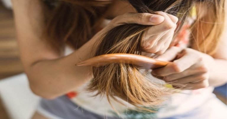 Hair Care: मानसून में झड़ रहे हैं तेजी से बाल, तो ये उपाय आएंगे काम