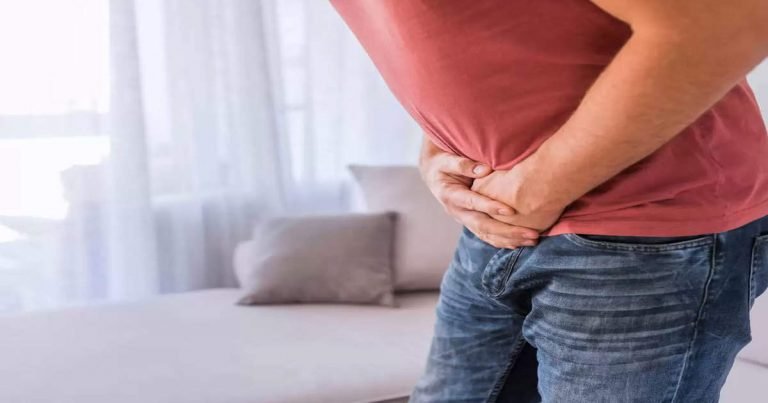 urine leakage problem: Urine Leakage: खांसते समय कपड़ों में ही निकल जाता है यूरिन, यह है समस्या की वजह – urine leakage problem reason and its treatment