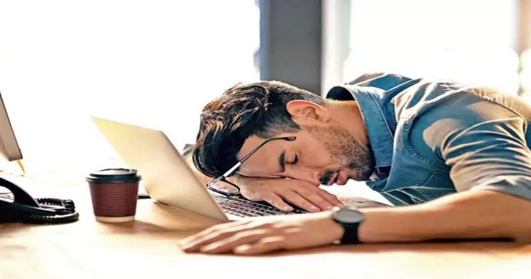 uncontrolled sleep: Uncontrolled Sleep: नहीं सताता बॉस का डर, ये लोग ऑफिस में काम करते-करते सो जाते हैं – reason of uncontrolled day time sleep narcolepsy cataplexy and sleep paralysis