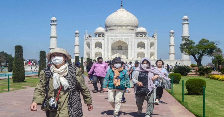 Travelling Tips during Corona virus infection: Travelling Tips in Corona Pandemic: कोरोना हर दिन बना रहा है नए रेकॉर्ड्स, यात्रा के दौरान संपूर्ण सुरक्षा के लिए अपनाएं ये 10 तरीके – ​travelling tips for safety during corona pandemic in hindi
