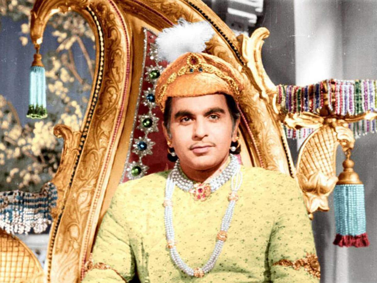जटिल जरी और जरदोजी डिजाइन को उकेरा जटिल जरी और जरदोजी डिजाइन को उकेरा