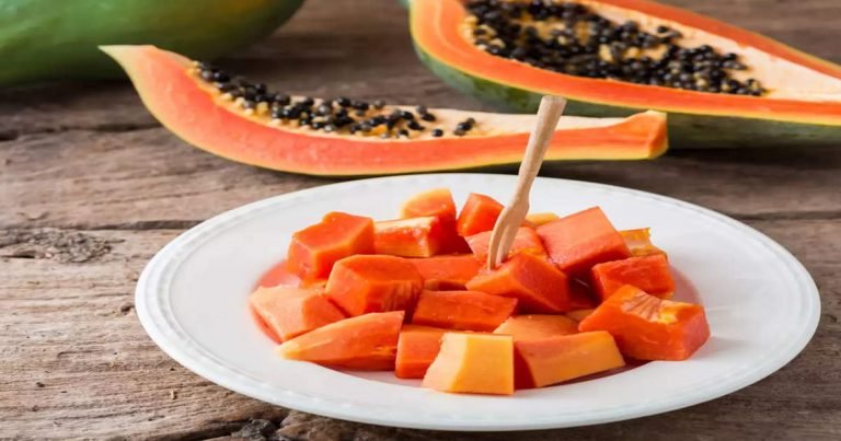 best fruit for Diabetic patients: Papaya For Diabetes: रक्त में इंसुलिन बढ़ाने का काम करता है पपीता, इन लोगों को करना चाहिए नियमित सेवन – health benefits of papaya for diabetic people it helps to reduce insulin in hindi